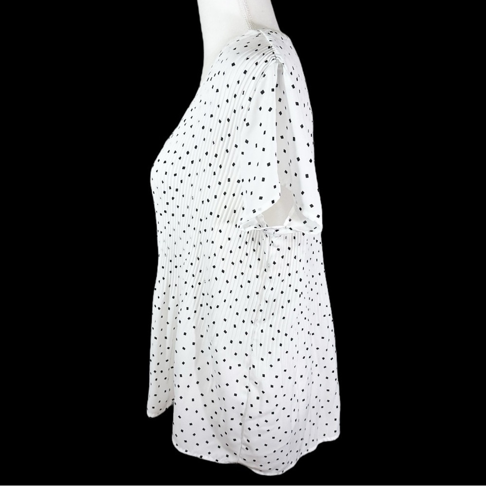 🌸Pleione- Black/White Short Sleeve V Neck Button Down Blouse- Size M - Picture 6 of 8